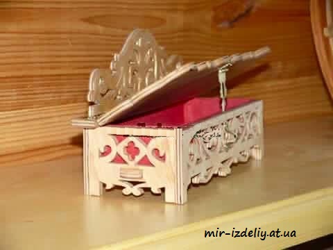 Маленькая шкатулка-ларец из фанеры